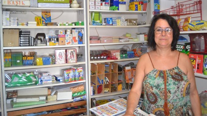 Juani Cabrera, sobreviviendo en el mundo de la papelería