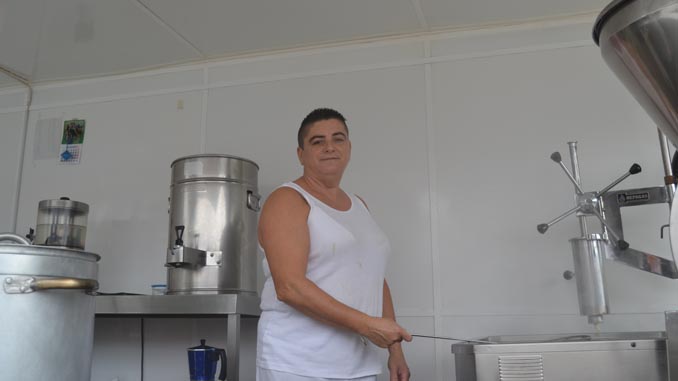 Leonor Rodríguez, veinte años repartiendo alegría y churros a los algecireños