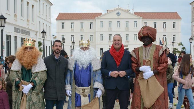 El alcalde entrega a los Reyes Magos la llave maestra de todas las casas de San Roque
