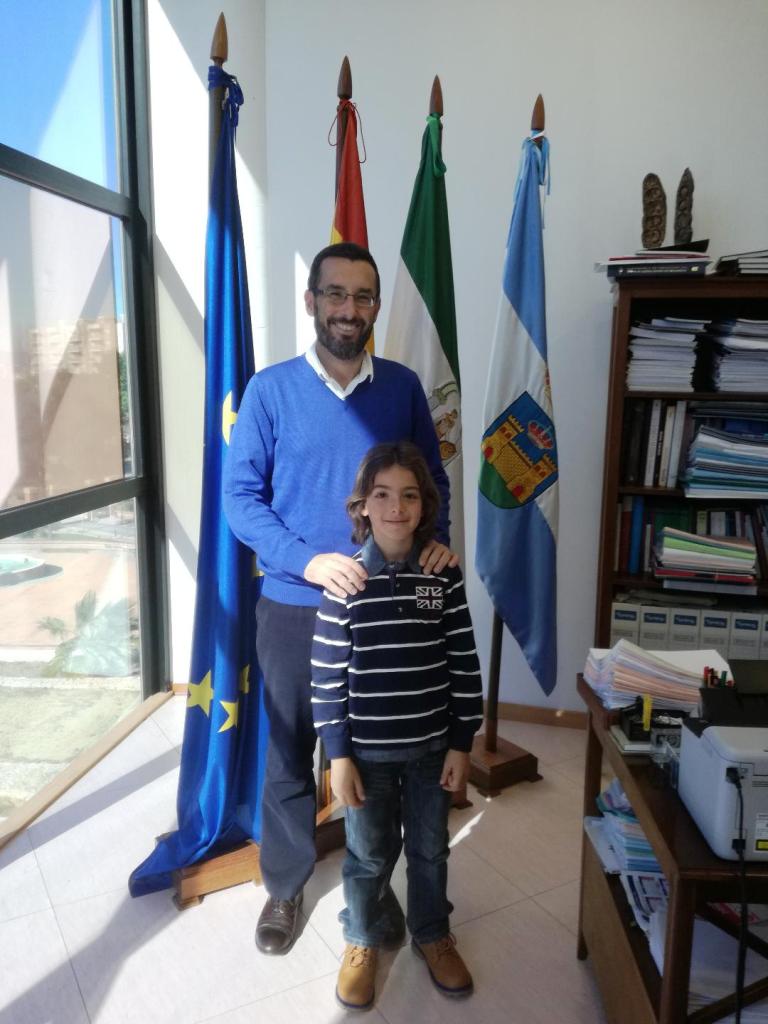El alcalde recibe a Daniel García, Campeón de Andalucía de Golf en la categoría de 9 a 10 años