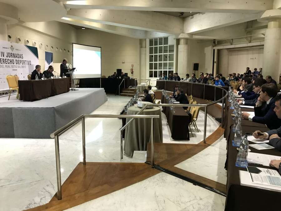 La Unión Deportiva acudió a las IV Jornadas de derecho deportivo del Real Betis Balompié