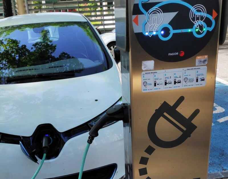 La compra de un vehículo eléctrico será financiada con ayudas de hasta 5.500 euros