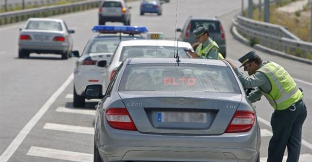 La DGT realizará 25.000 pruebas diarias de alcohol y drogas a conductores