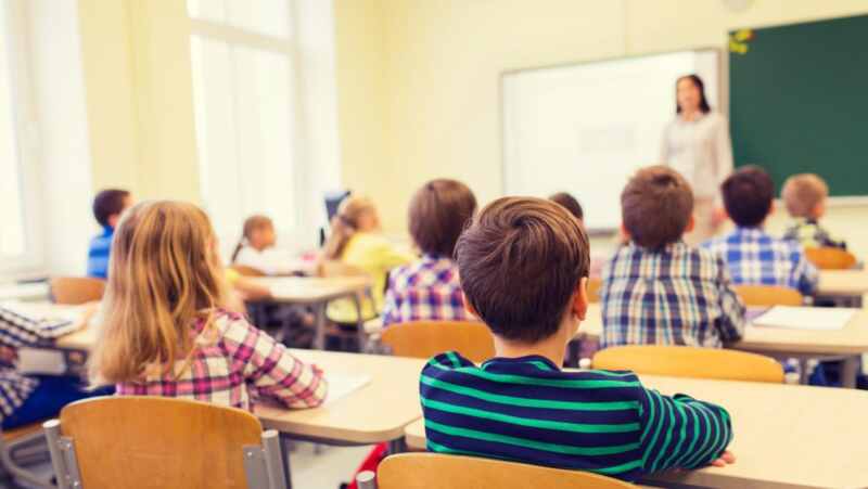 Más de 4.000 maestros aspiran desde mañana a una plaza en un colegio de la provincia