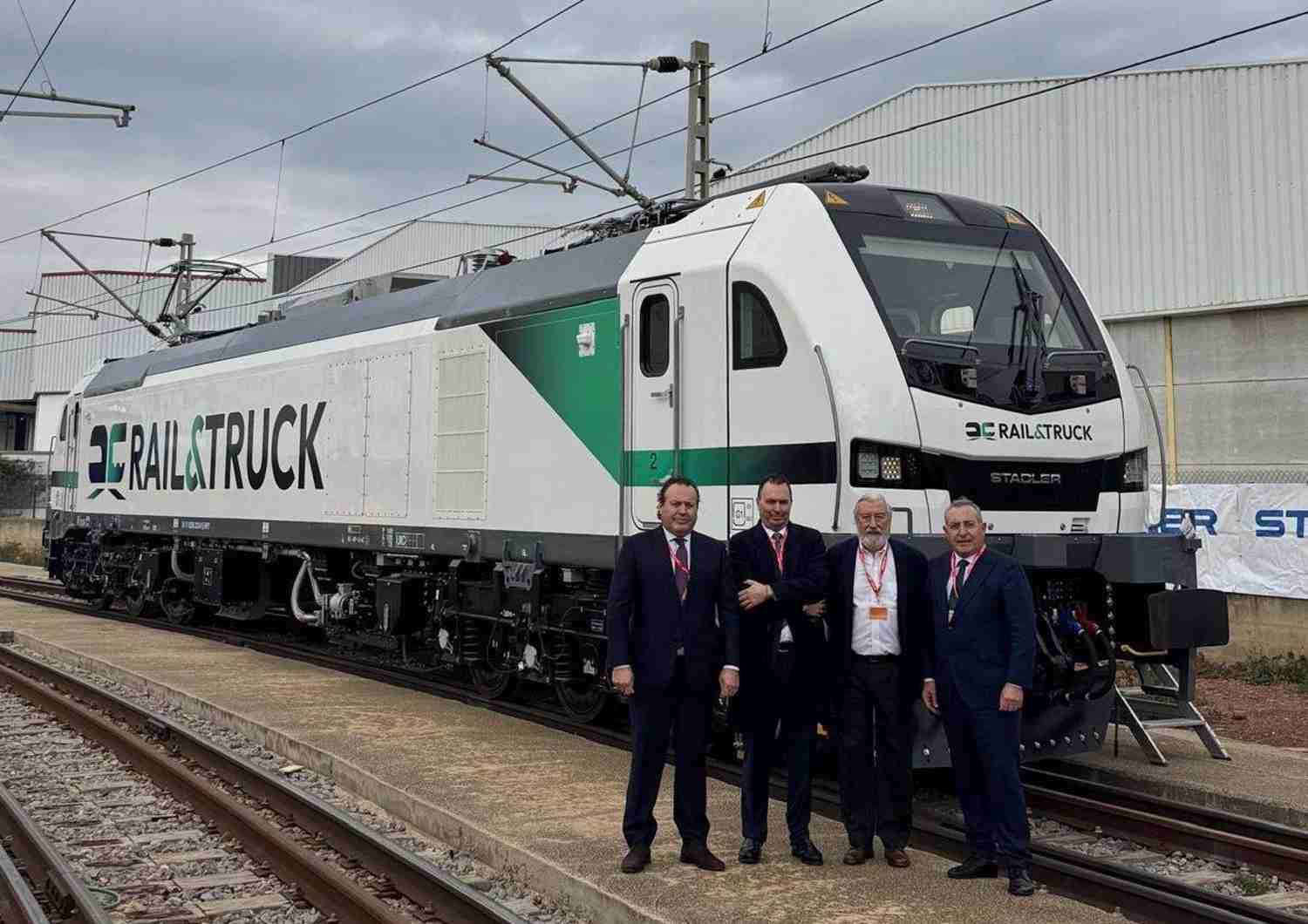 Llegan las primeras locomotoras y vagones para la futura autopista Algeciras-Zaragoza