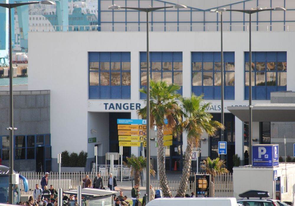 El Puerto de Algeciras oferta un empleo de operador de medios mecánicos