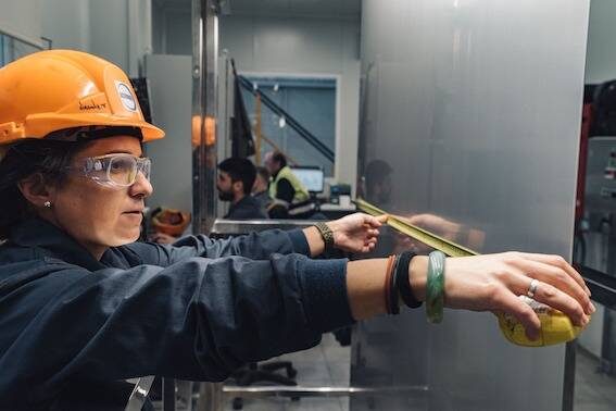 Cada empleado de Acerinox genera 7 empleos adicionales, contribuyendo al 8% del empleo local