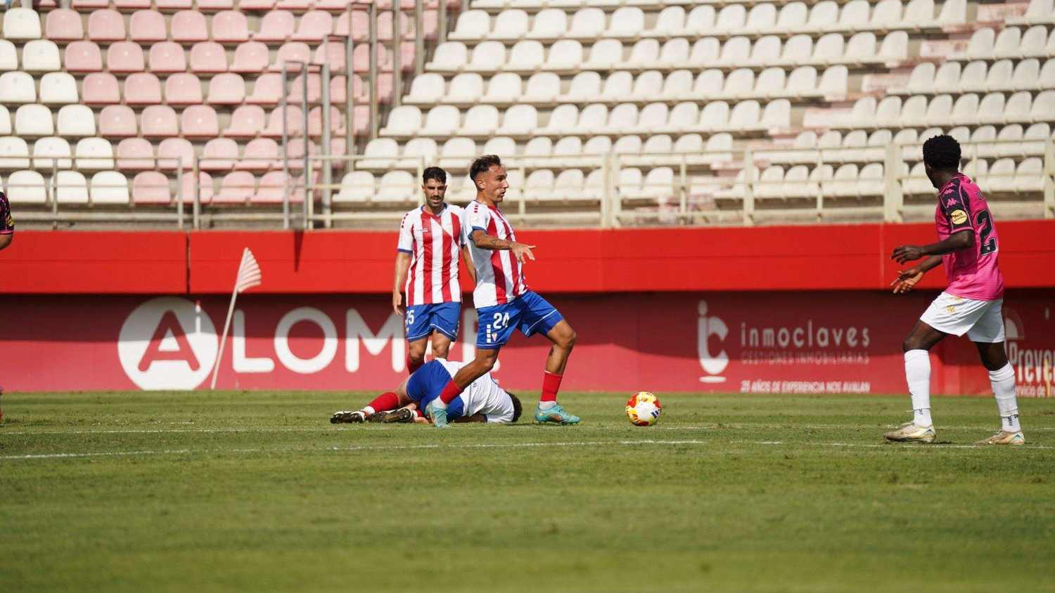 (1-2) El Algeciras pierde en casa con el Sabadell en un partido lleno de interrupciones