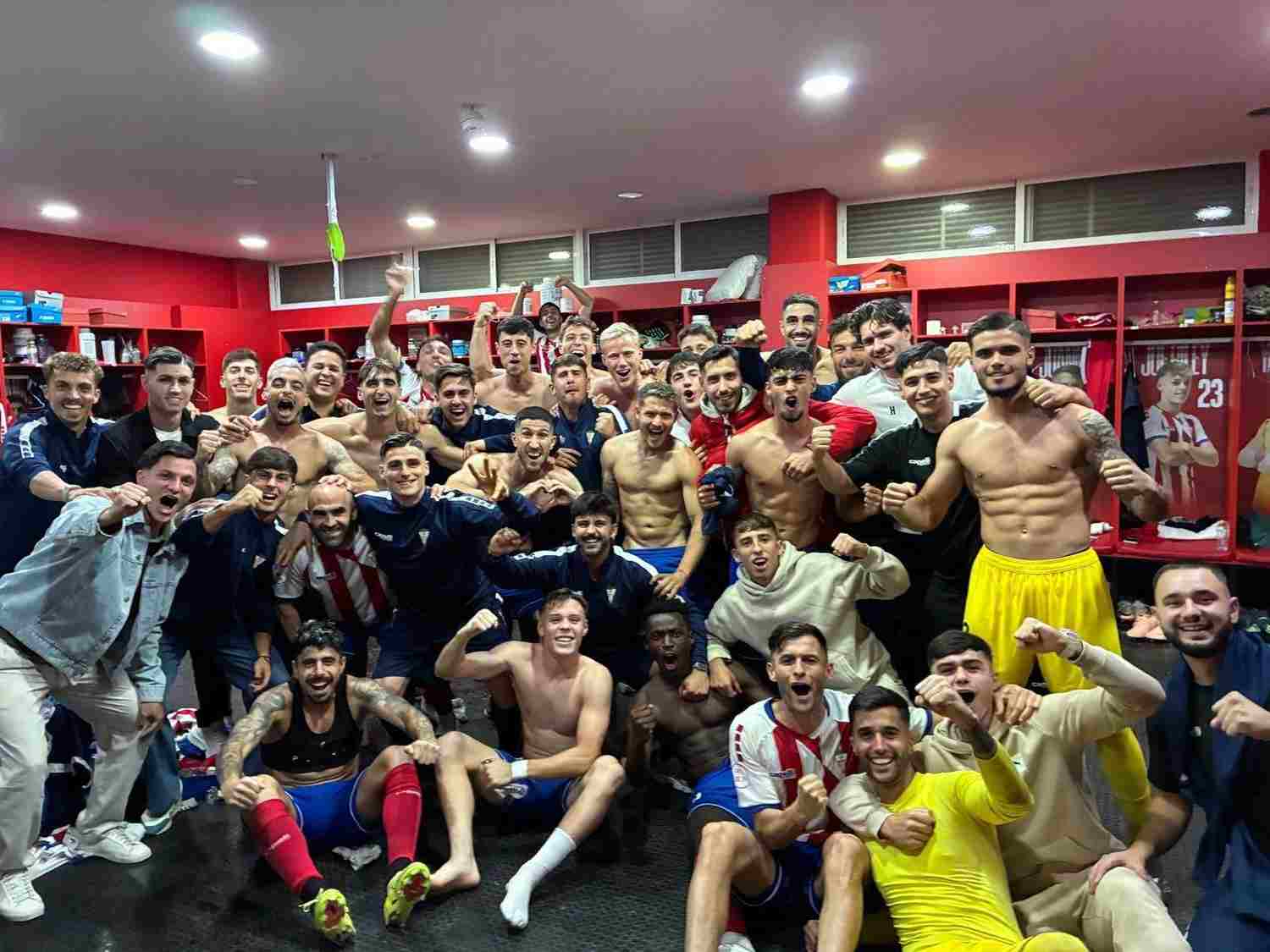 (1-0) El Algeciras sobrevive a los fantasmas del descuento y gana con sufrimiento al Antequera