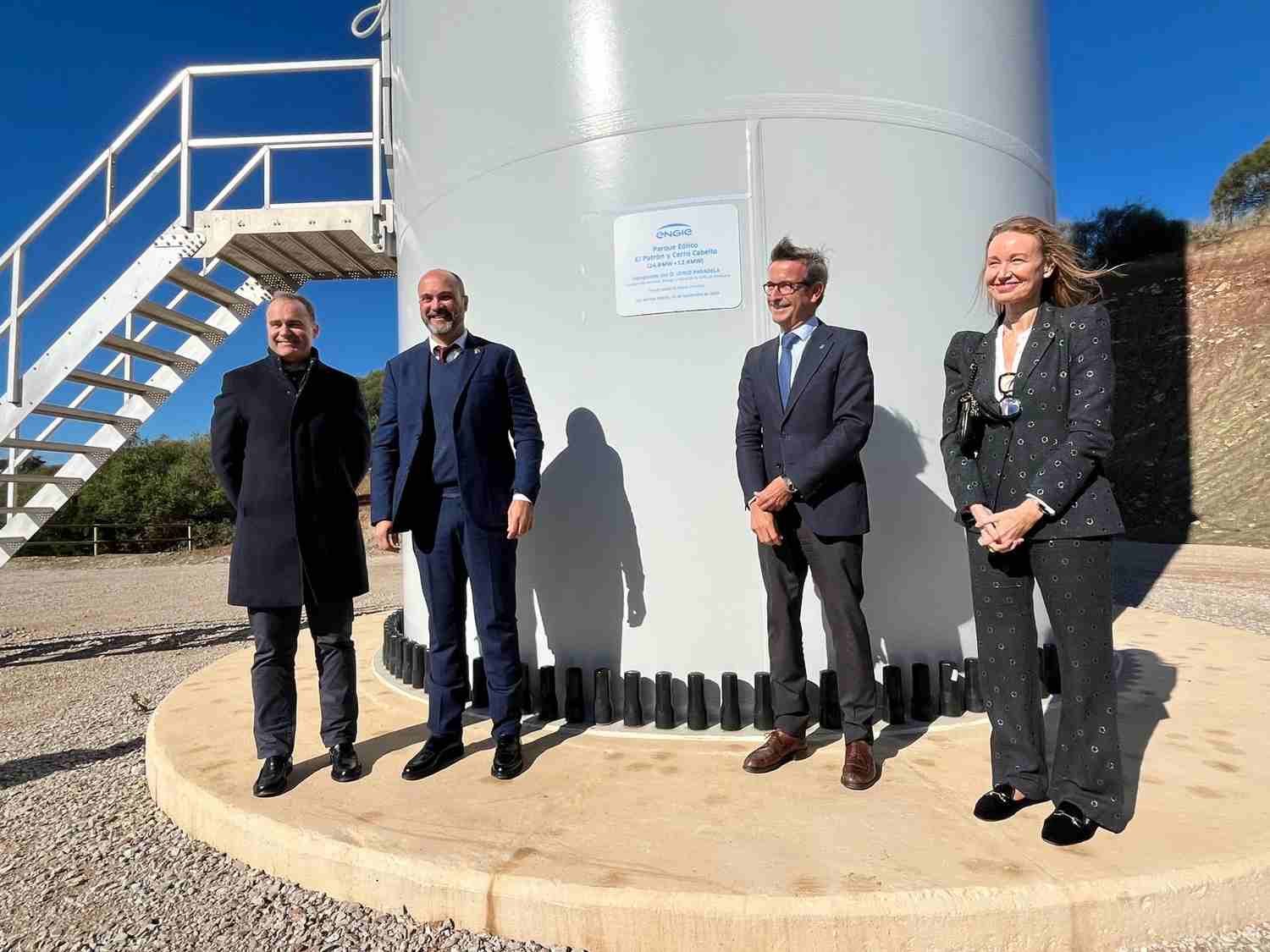 Los Barrios inaugura dos parques eólicos que generarán una energía equivalente al consumo de 37.600 hogares