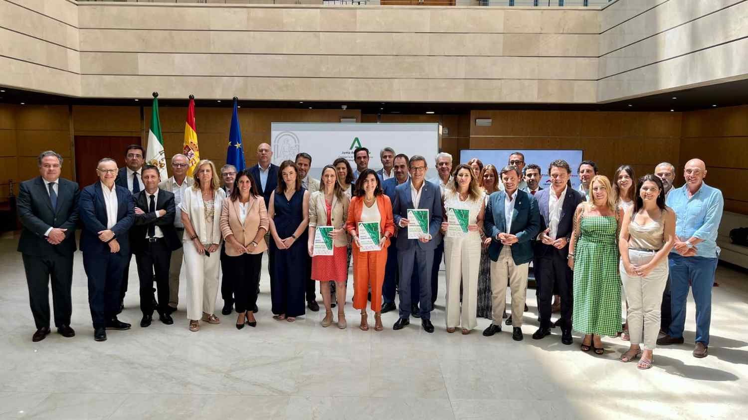 La Junta avanza en la formación en hidrógeno verde y aeroespacial con 13 acciones para casi 200 alumnos
