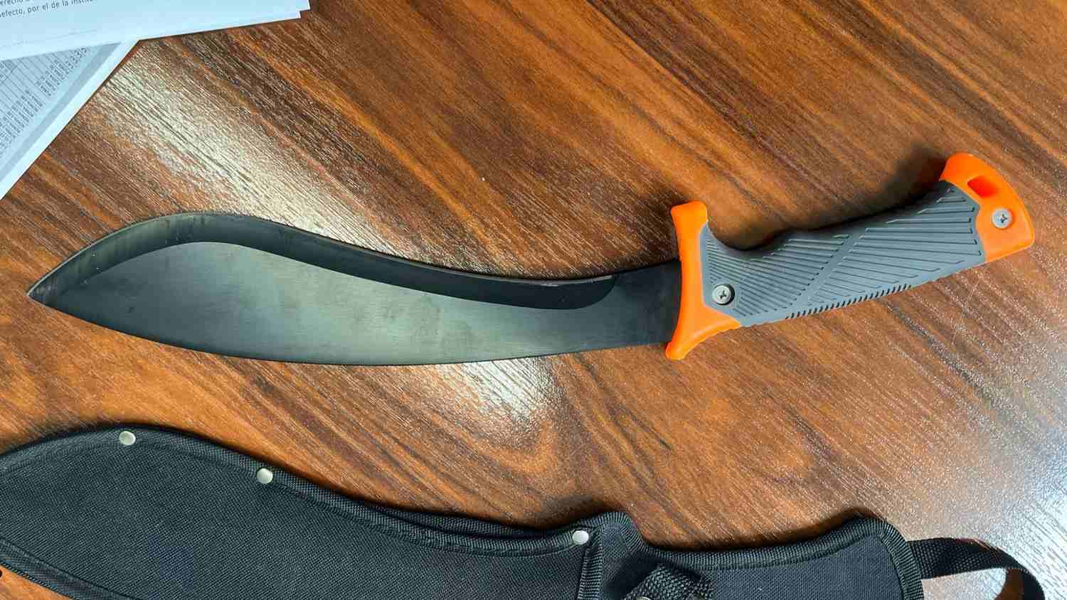 Detenido en Palmones un hombre que portaba un machete y proferir amenazas de muerte