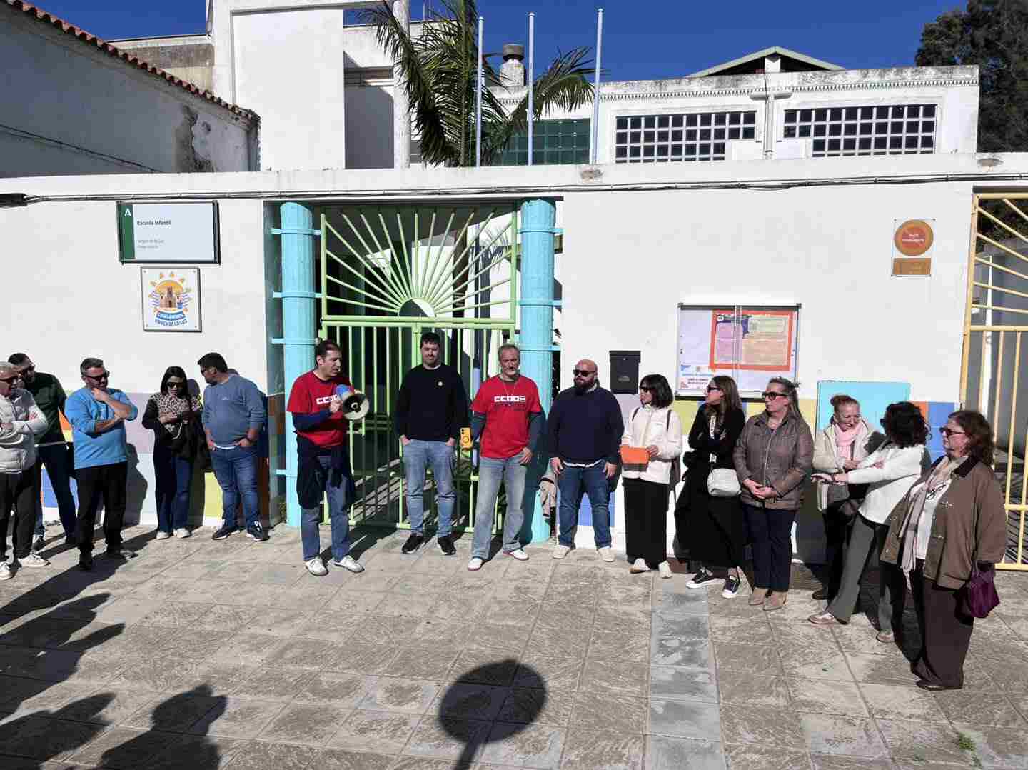 Familias y docentes exigen soluciones ante la falta de personal en la Escuela Infantil Virgen de la Luz