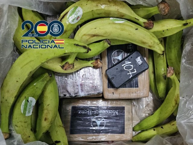 La Policía detiene a tres personas de una organización que introducía cocaína en contenedores del puerto de Algeciras