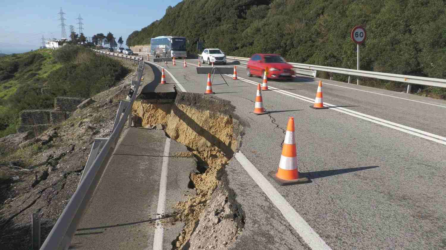 El Gobierno señala que no se han detectado afecciones que comprometan la integridad del puente de la N-340 en Tarifa
