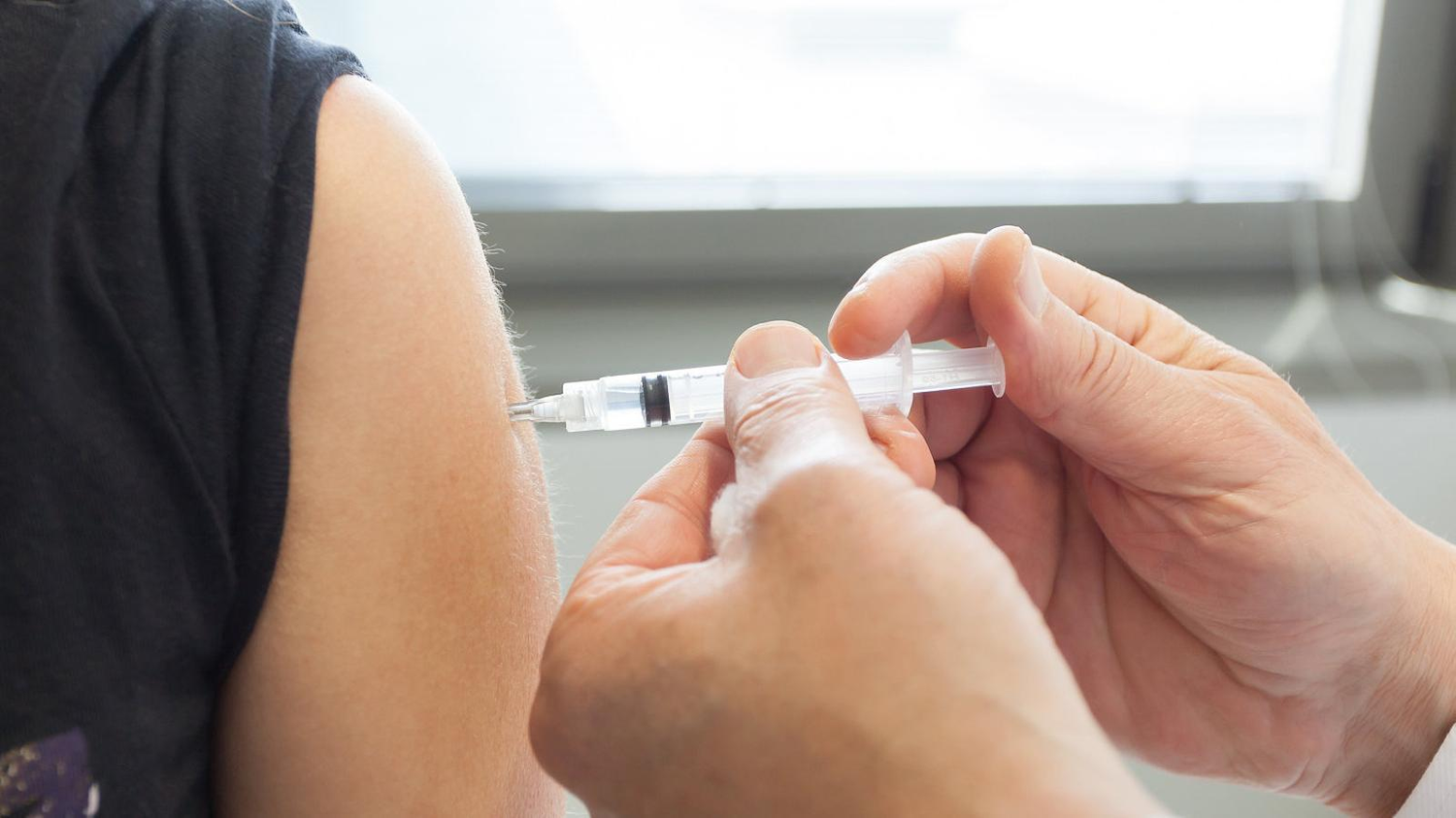La ciencia detrás del brote de meningitis B en Reino Unido: la brecha inmunológica que lo explica y los riesgos para España