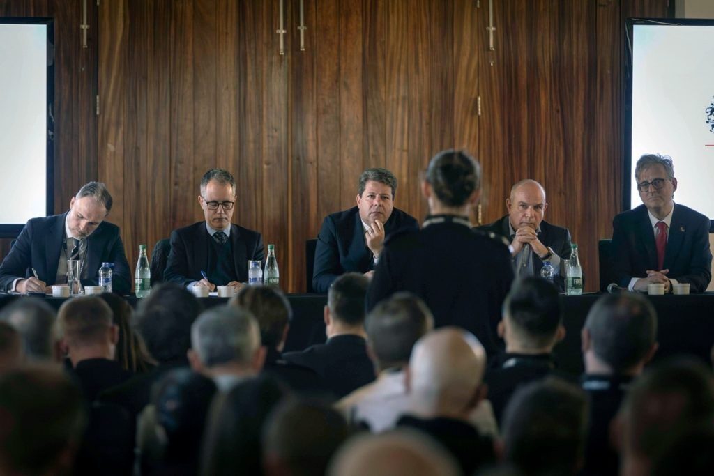 El gobierno de Gibraltar informa a su policía sobre la nueva área fronteriza o la persecución en caliente del Tratado