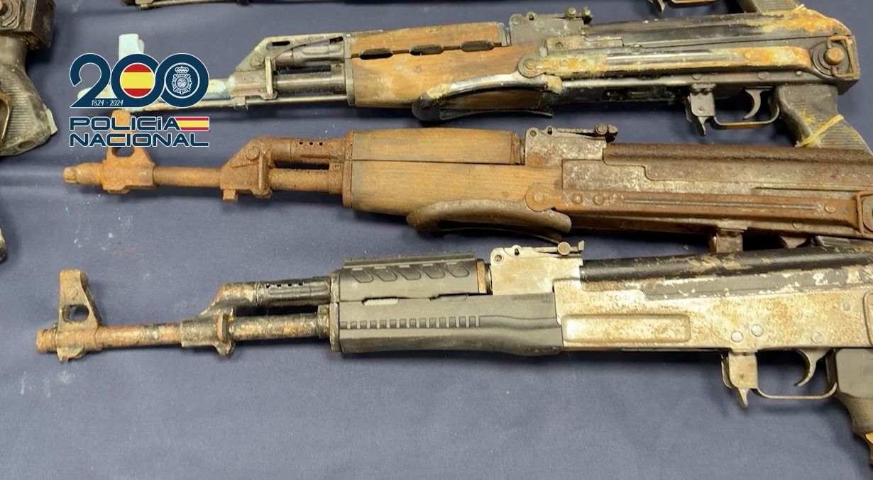 La Policía incauta armas de guerra para custodiar droga en Algeciras