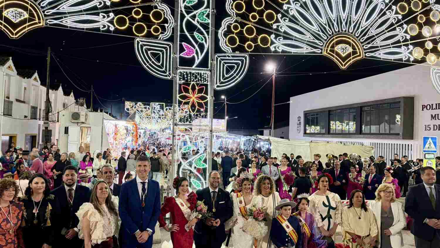 Castellar se viste de feria entre volantes y batas de cola