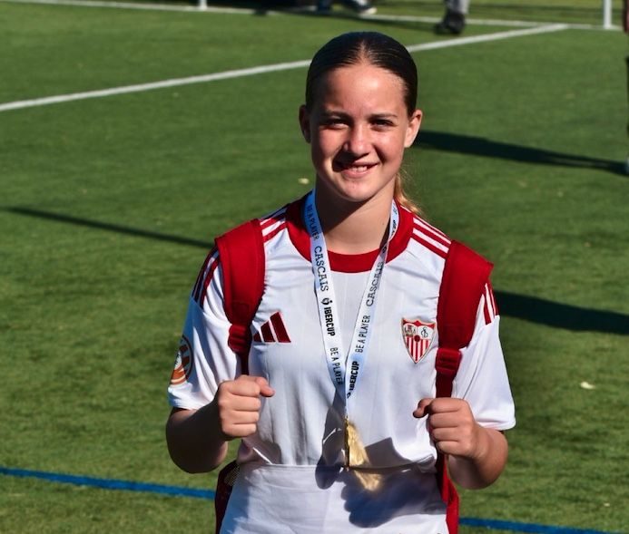 La jugadora sanroqueña Nadia Sánchez triunfa en el Sevilla FC