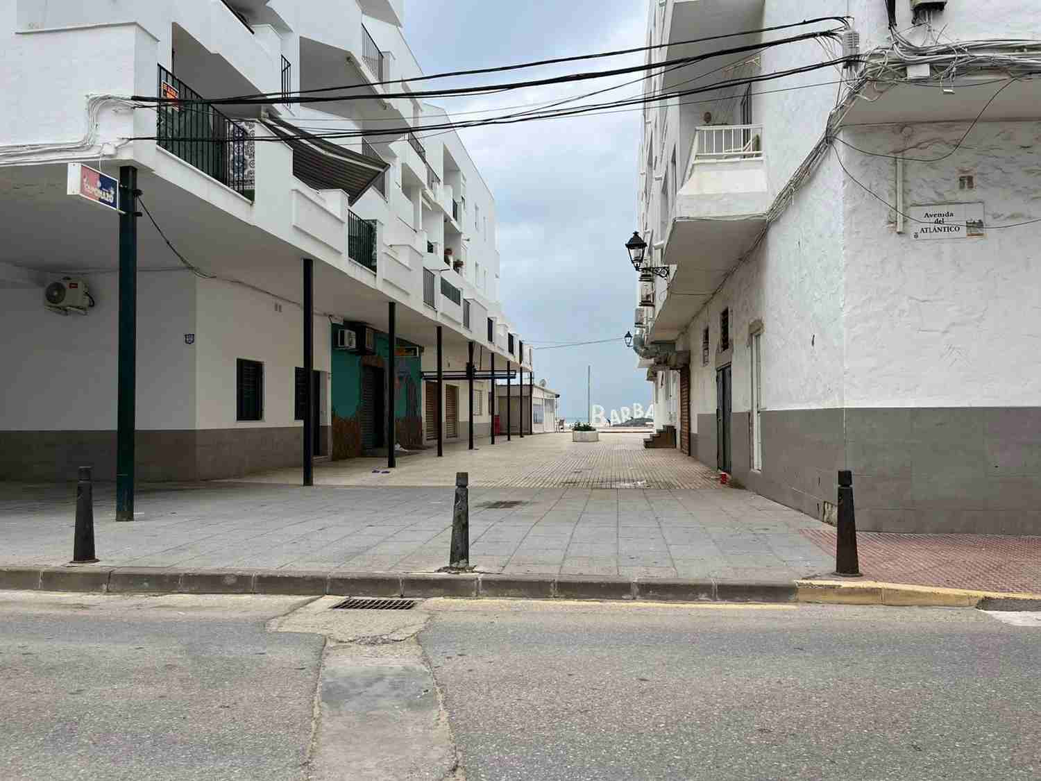 Muere un hombre de 42 años en una discoteca de Barbate y detienen a una persona