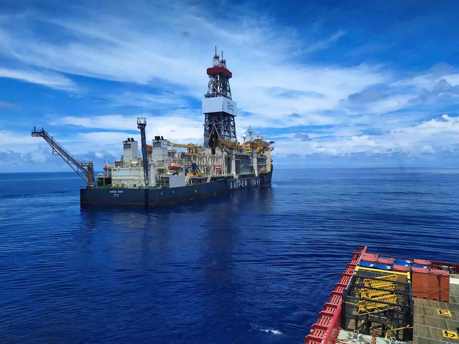 El petróleo sube más de un 2% por la tensión entre EEUU e Irán