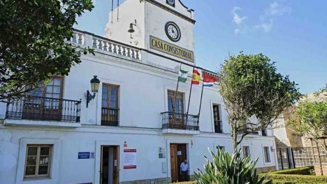 El pabellón municipal de la raqueta en Tarifa cierra de forma preventiva a la espera de evaluar los daños estructurales