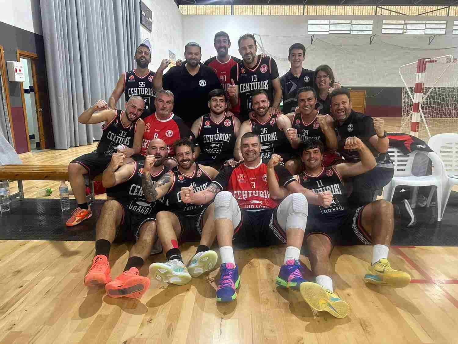 Centurias vence en Sanlúcar y jugará la final senior provincial