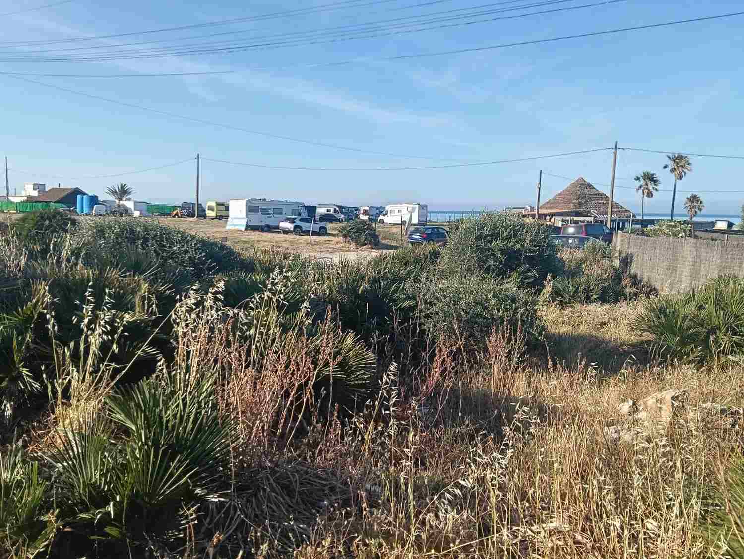 Agaden alerta sobre un anuncio de venta de una parcela en Bolonia que no refleja sus limitaciones urbanísticas