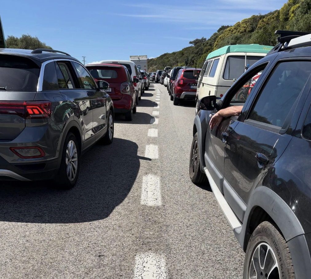 Comerciantes de Tarifa recogen firmas para reclamar soluciones ante los problemas de la N-340