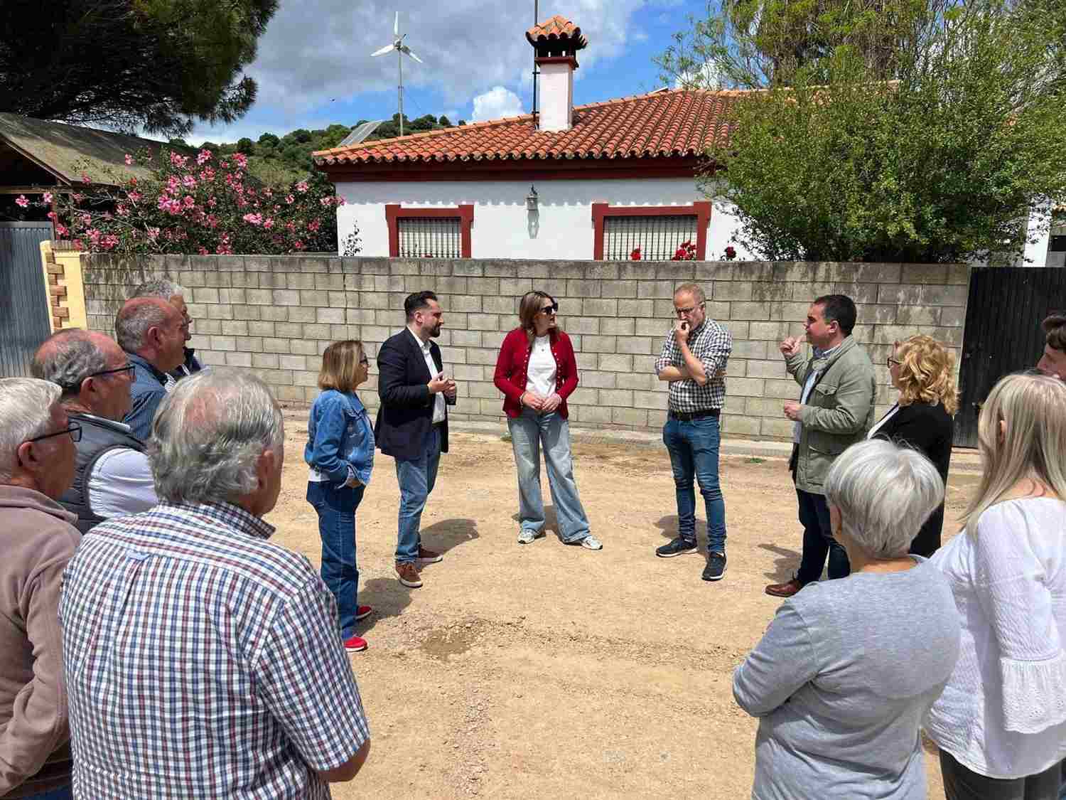 El PSOE respalda a los vecinos de La Vega en Los Barrios para exigir la paralización del polígono