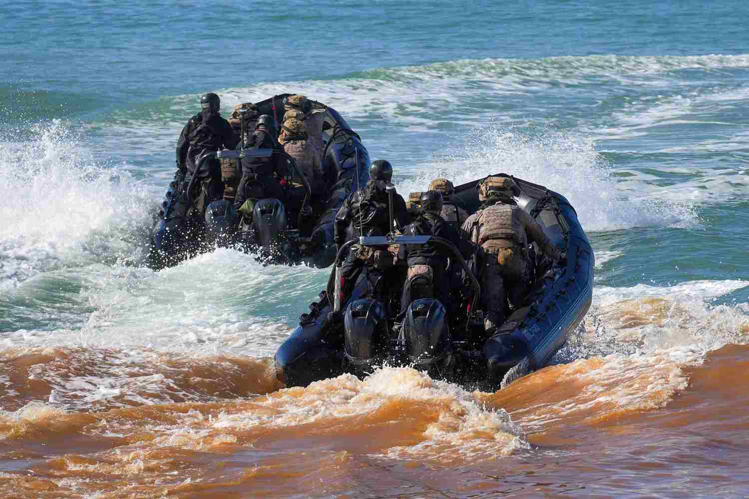 Recuperan las tres embarcaciones de la Armada robadas en Barbate durante unas maniobras militares