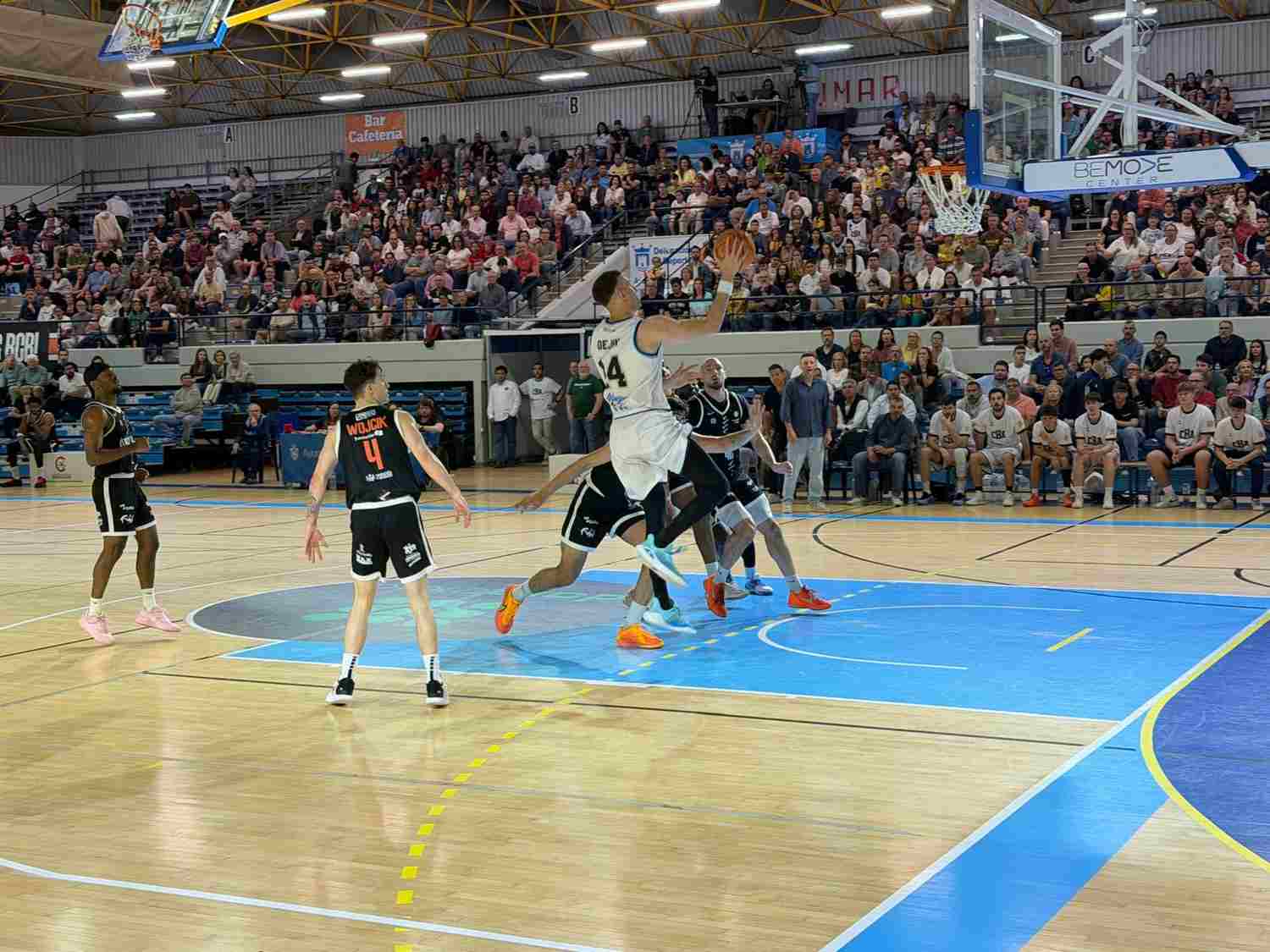 (88-86) El Club Baloncesto Algeciras se clasifica para el ascenso a Segunda FEB tras superar a BC Badajoz