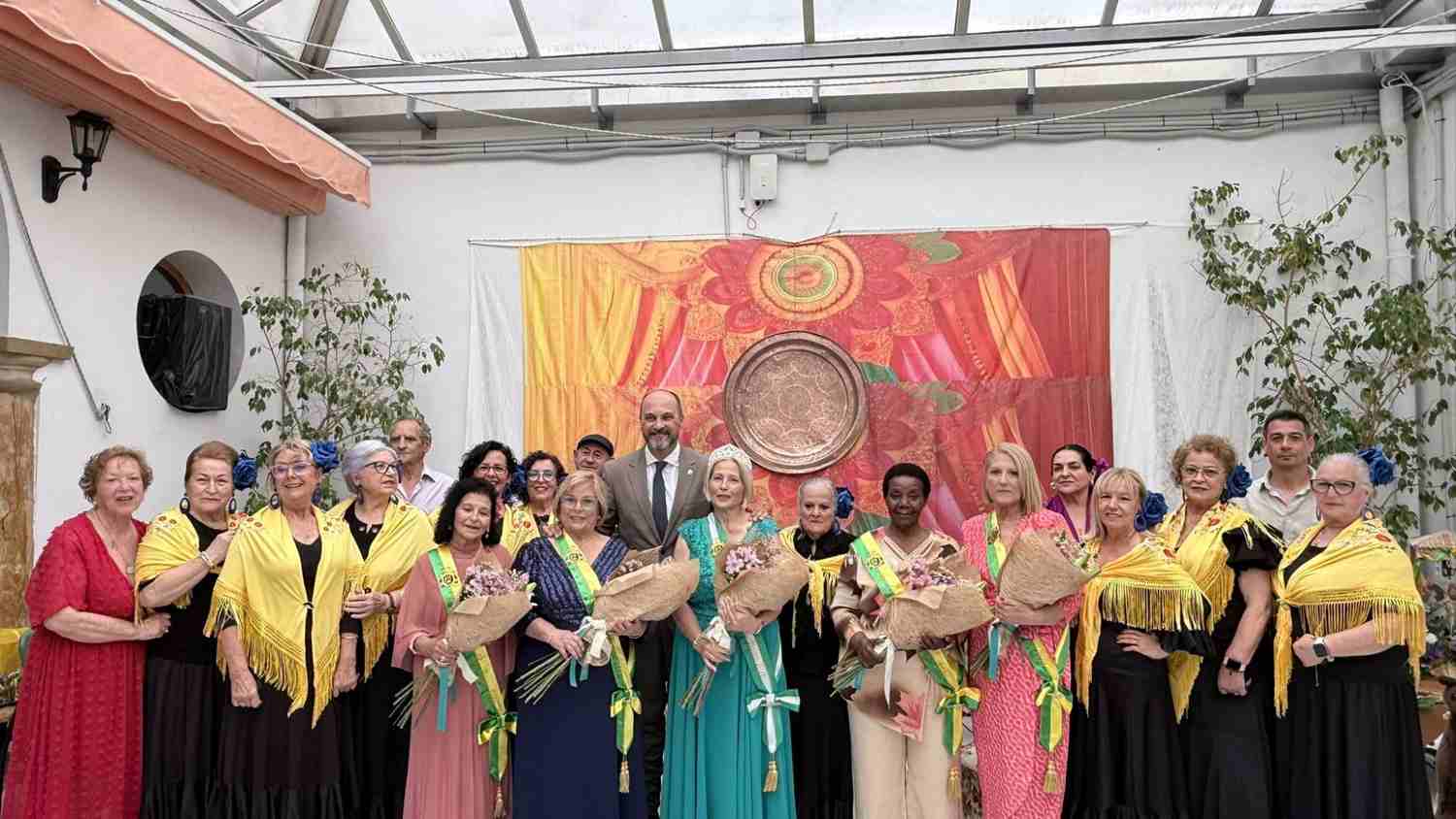 María Antonia Rivera, coronada reina de la feria del Centro de Participación Activa de Los Barrios