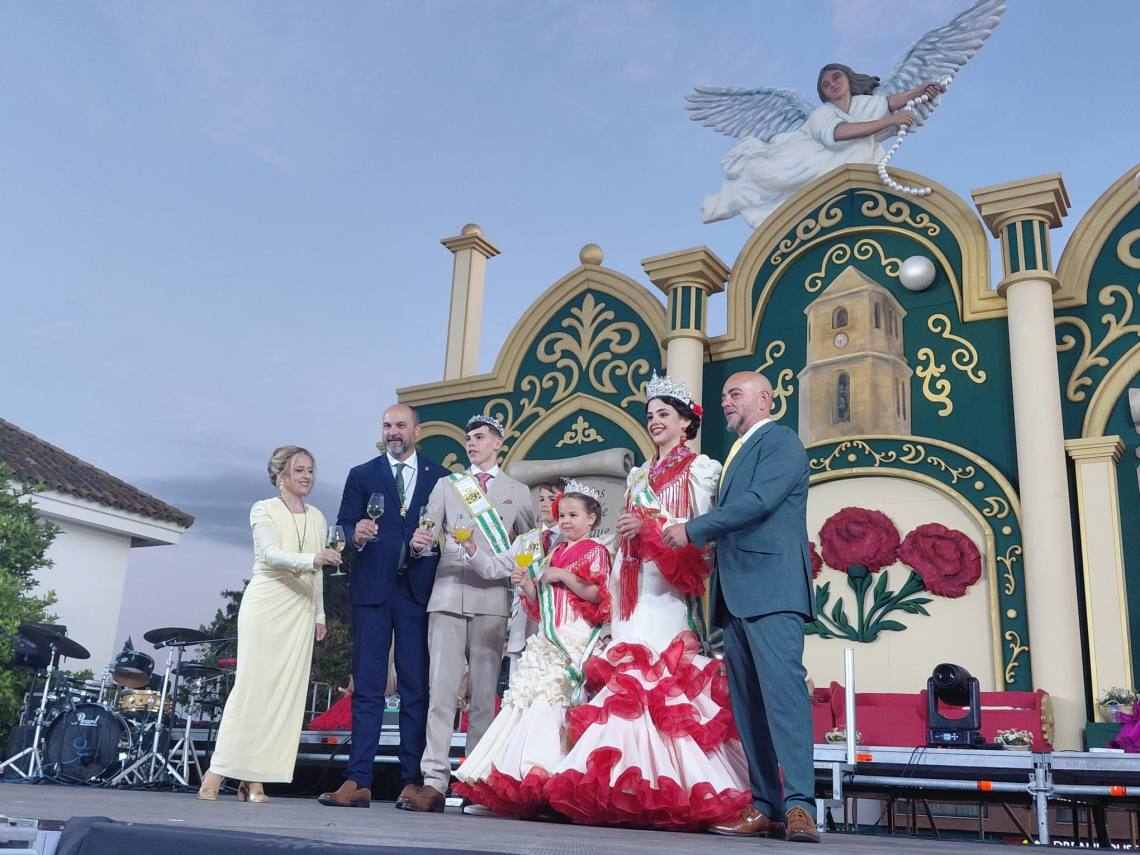 Los Barrios da comienzo a su Feria 2026 con una multitudinaria coronación en el Paseo de la Constitución
