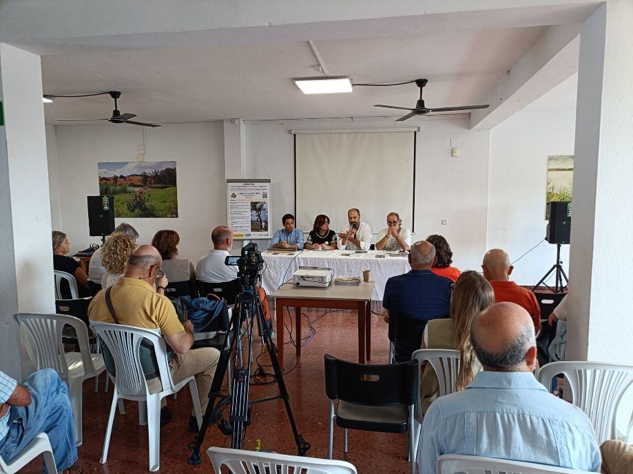 Los Barrios estudia el uso del alga invasora contra la seca del alcornocal
