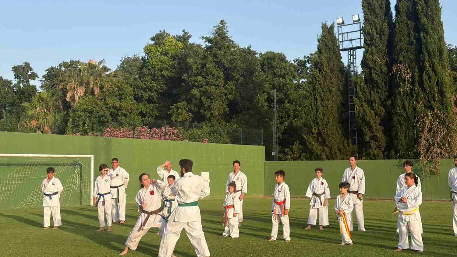La Gran Noche Deportiva de Castellar reúne a vecinos de todas las edades en una jornada de convivencia y deporte