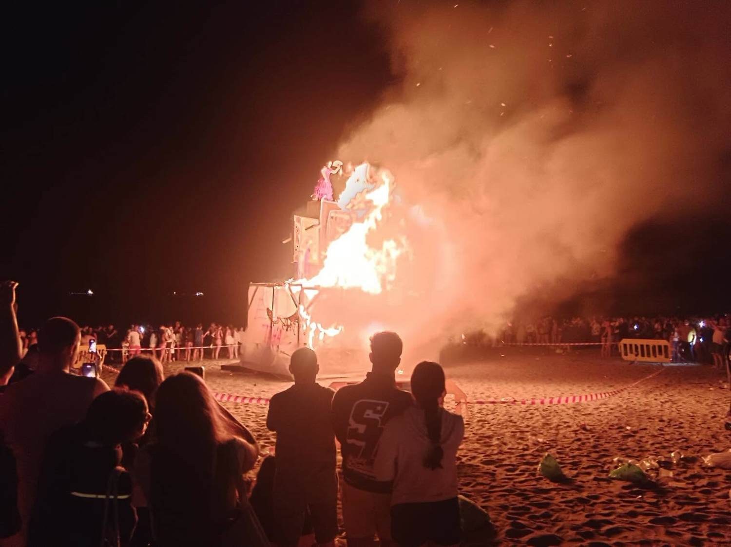 La Noche de San Juan en La Línea se salda con 24 rescates en playas con bandera roja