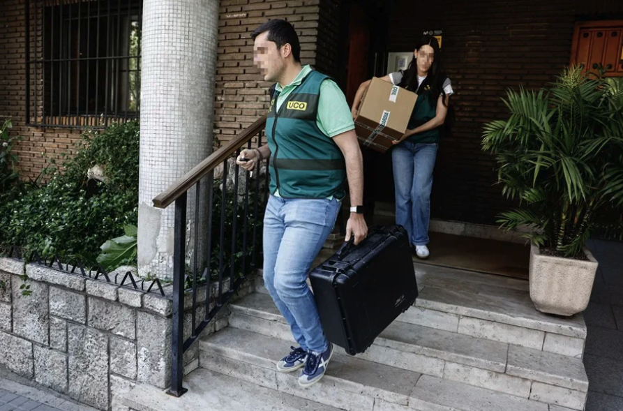 La UCO halla un ‘pendrive’ llamado «bolsa informe Gibraltar» en el registro a Zarrías
