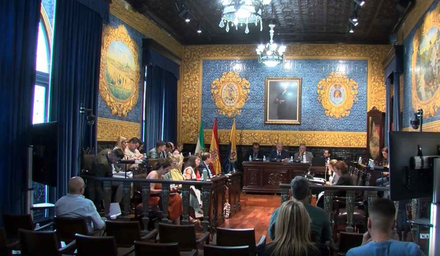 Aprobada la subida del recibo del agua en Algeciras en otro pleno bronco por las acusaciones sobre Landaluce