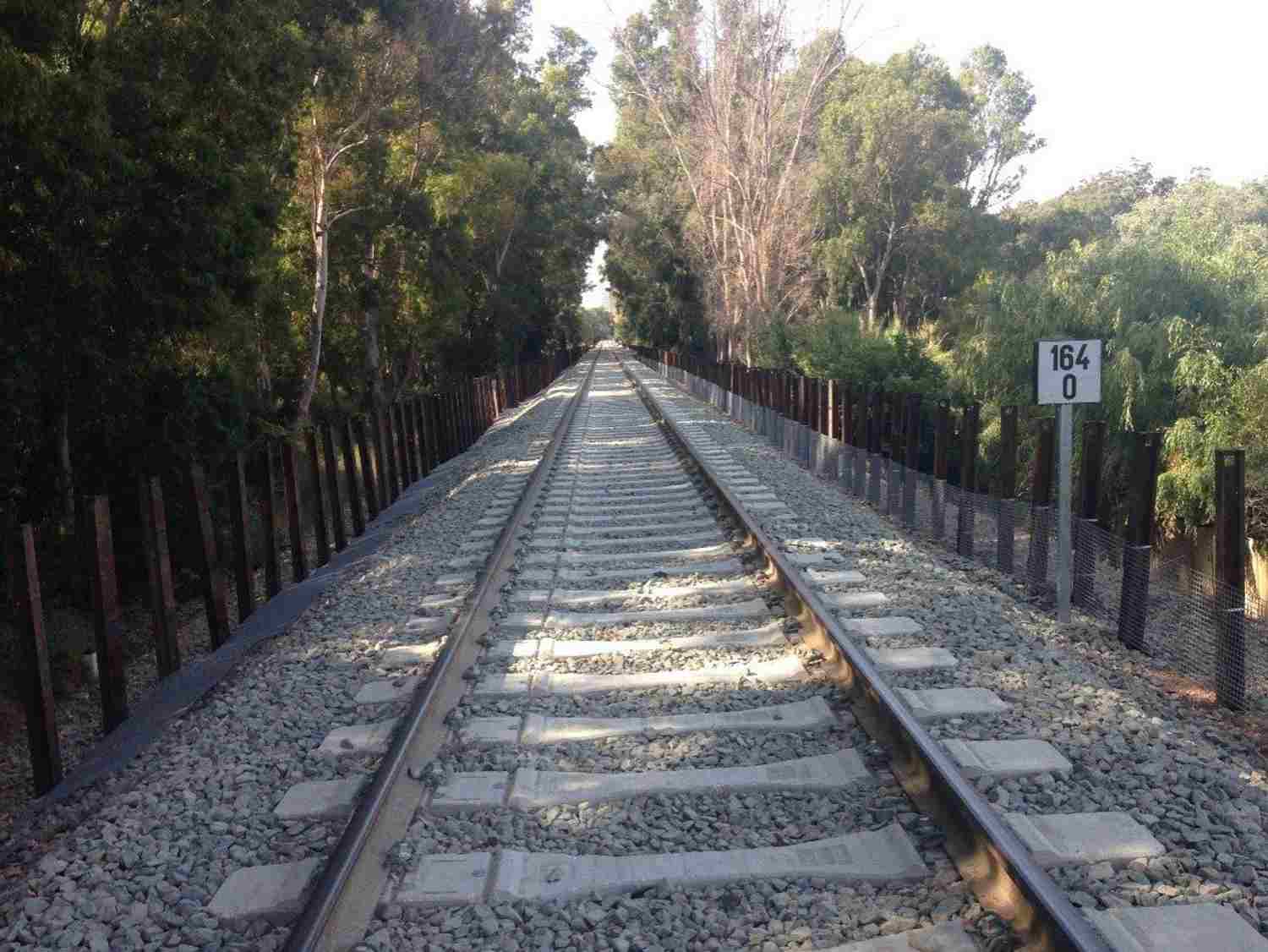 Adif instalará muros vallados en cuatro municipios del Campo de Gibraltar