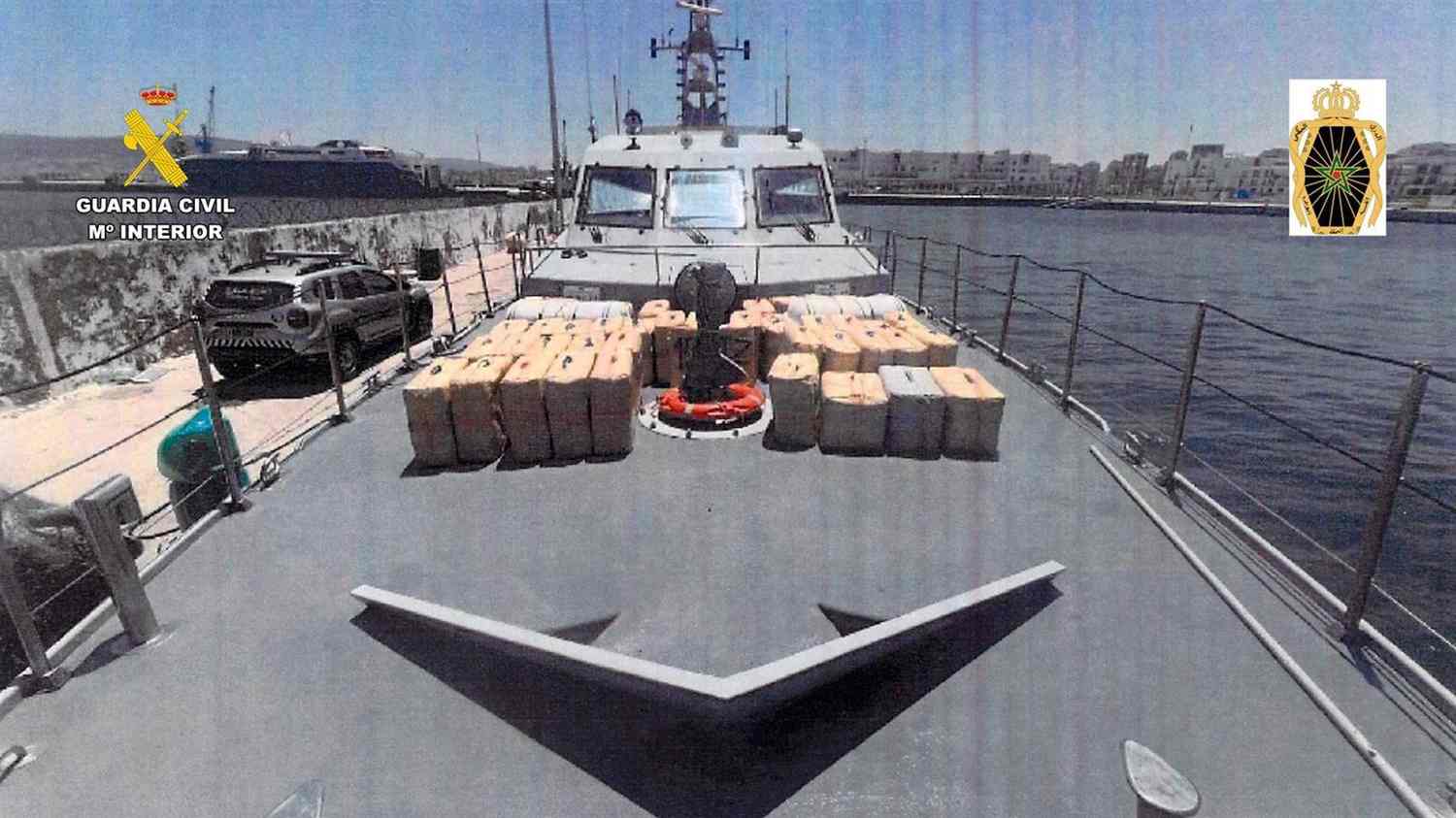 Intervenidos casi 4.800 kilos de hachís tras la persecución de una narcolancha en el Estrecho