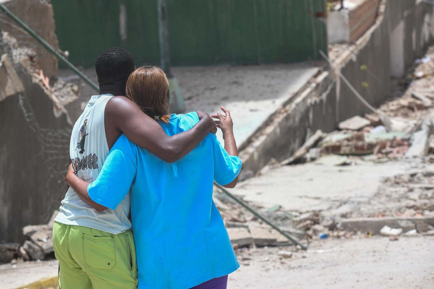 Las autoridades de Venezuela elevan a 235 los muertos y a más de 4.300 los heridos por el doble terremoto