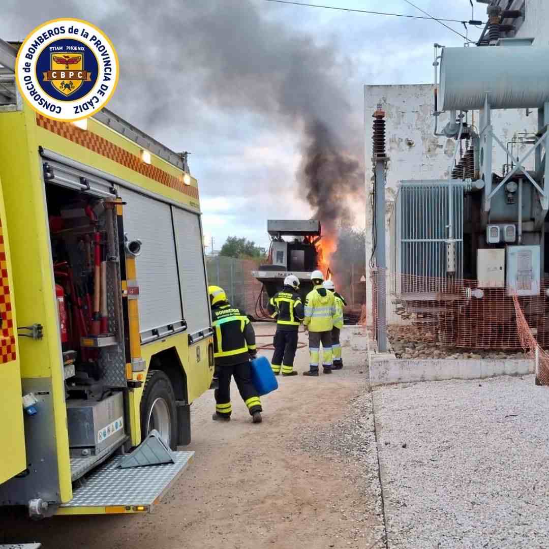 Extinguido un incendio en un transformador portátil dentro de la subestación eléctrica de Pueblo Nuevo de Guadiaro