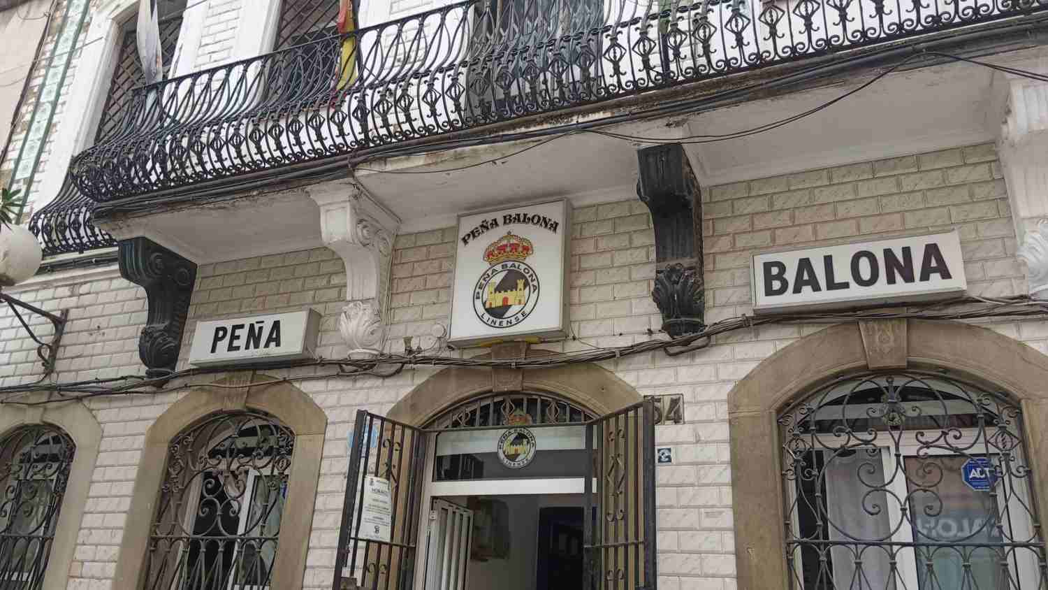 La Peña Balona, medio siglo de historia albinegra en pleno corazón de La Línea