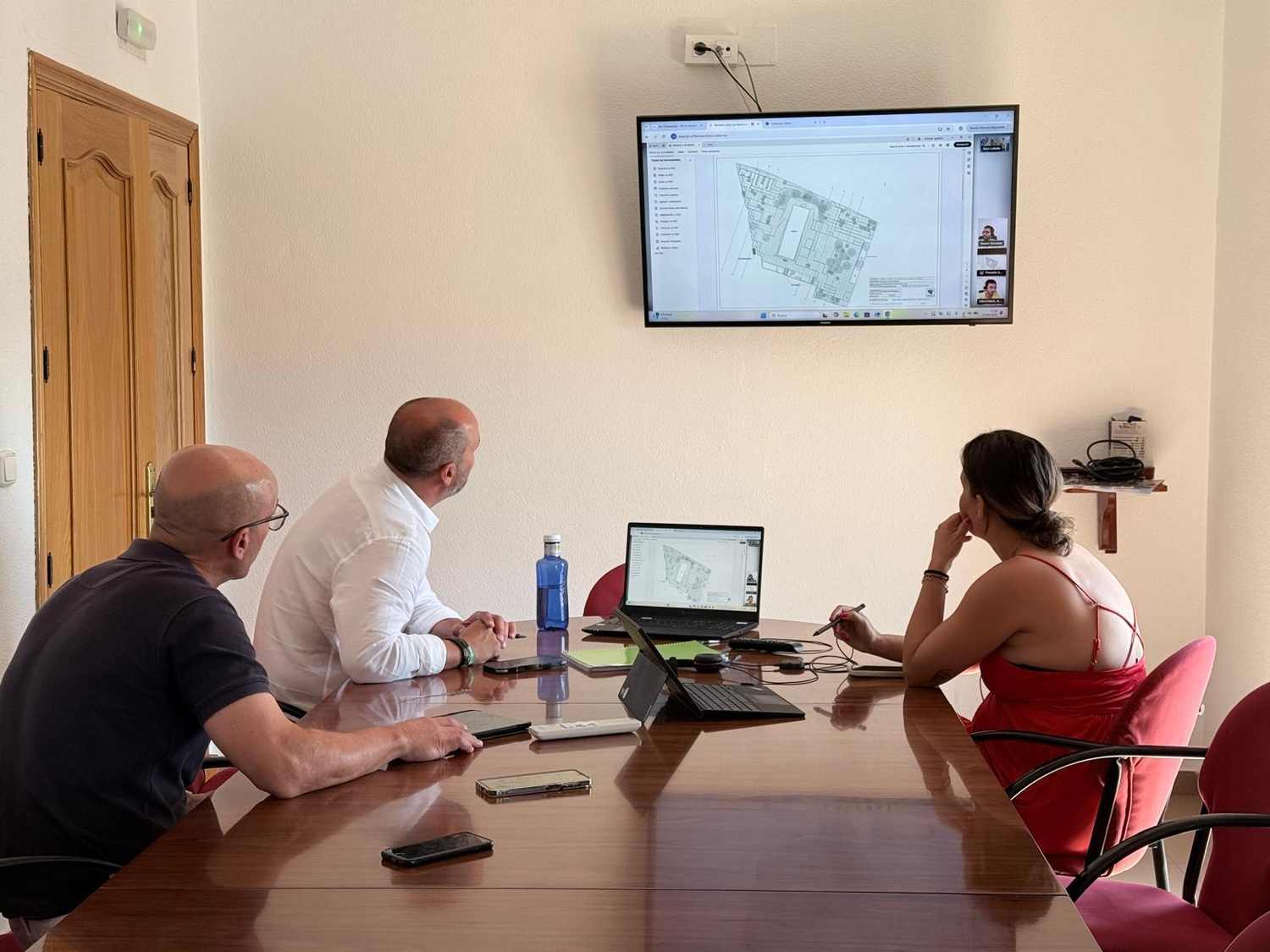 Instalaciones adaptadas, zona infantil y restauración: así será la renovada piscina de verano Los Barrios