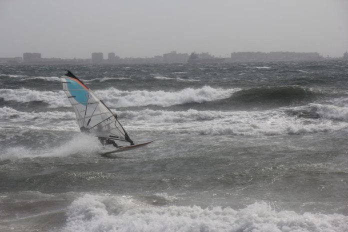 La AEMET activa alerta naranja por viento y fenómenos costeros en el Campo de Gibraltar
