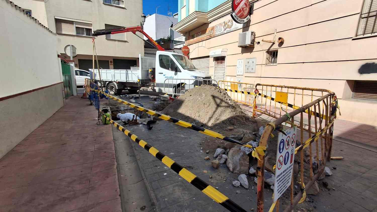 Trabajos de mejora en la red de agua provocarán cortes y bajadas de presión en varias calles de La Línea este jueves