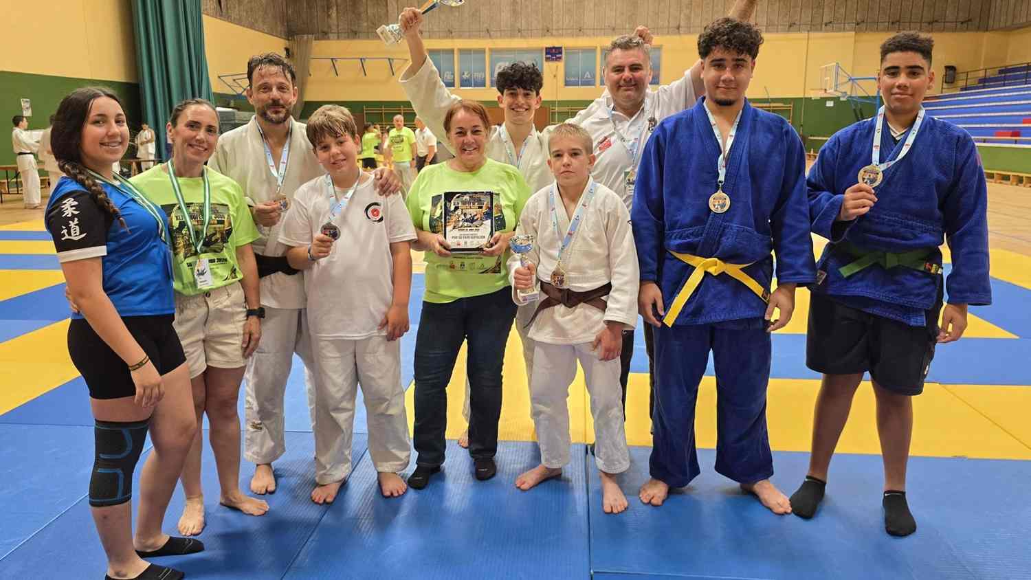 El Club Salesianos María Auxiliadora brilla en El Puerto con 32 medallas en el XLIV Trofeo de Judo