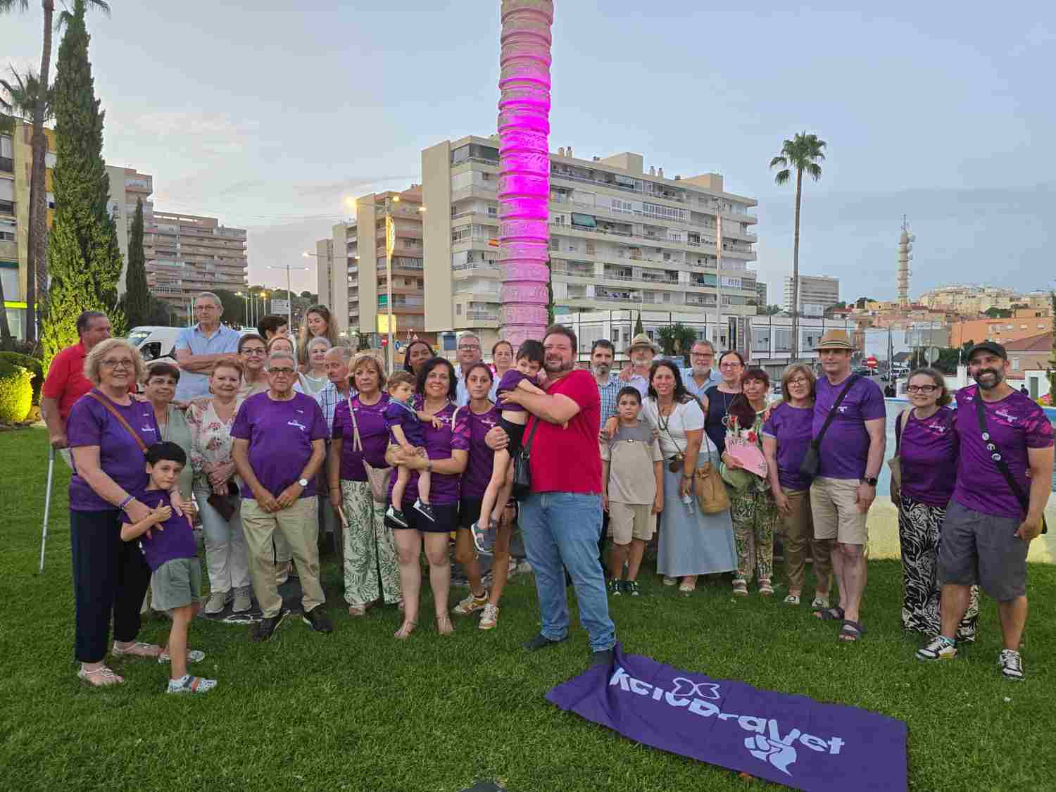 La Torre del Milenio se ilumina de morado por el Día Mundial del Síndrome de Dravet